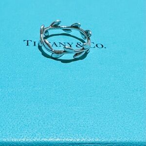 TIFFANY & CO Paloma Picasso
Olive Leaf Band Ring